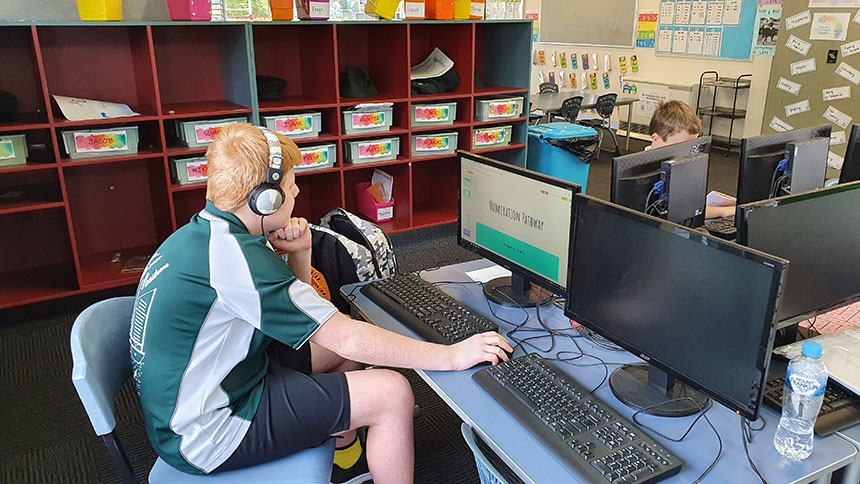 Lakes Primary learns online